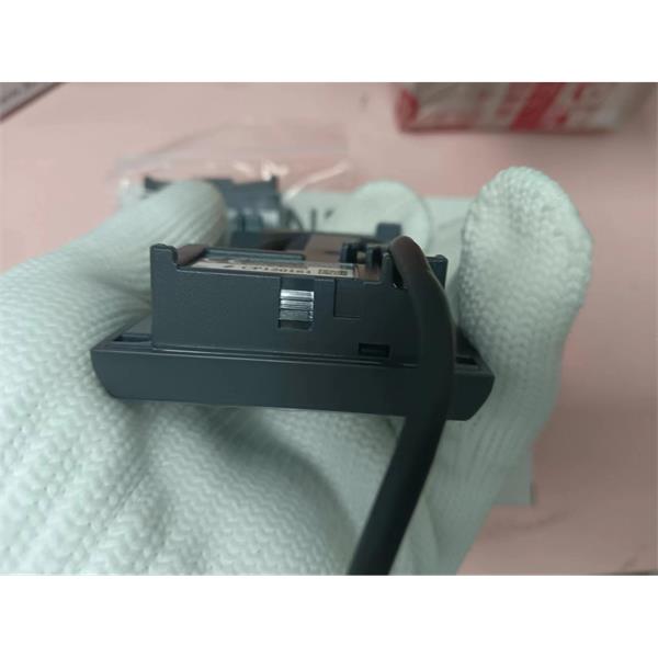 KEYENCE超小型數(shù)字激光傳感器放大器單元LV-N12N